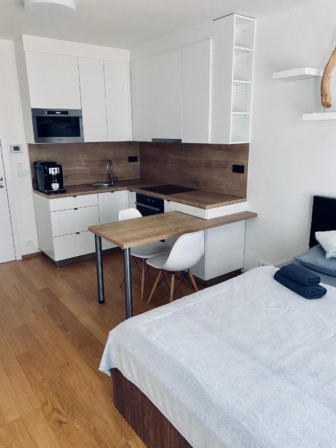 Business Apartment *